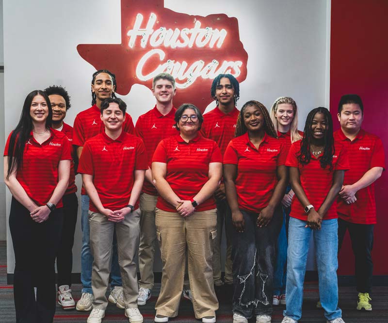 FANgineers posing in front of UH sign